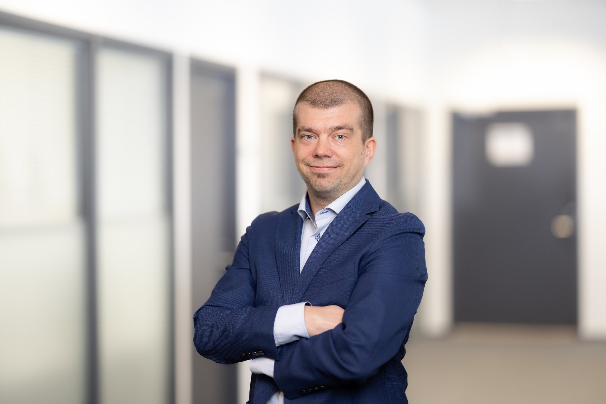 Anssi Tura puhumassa Logy ry:n sisälogistiikkapäivässä: WMS & AGV – Onnistuuko?
